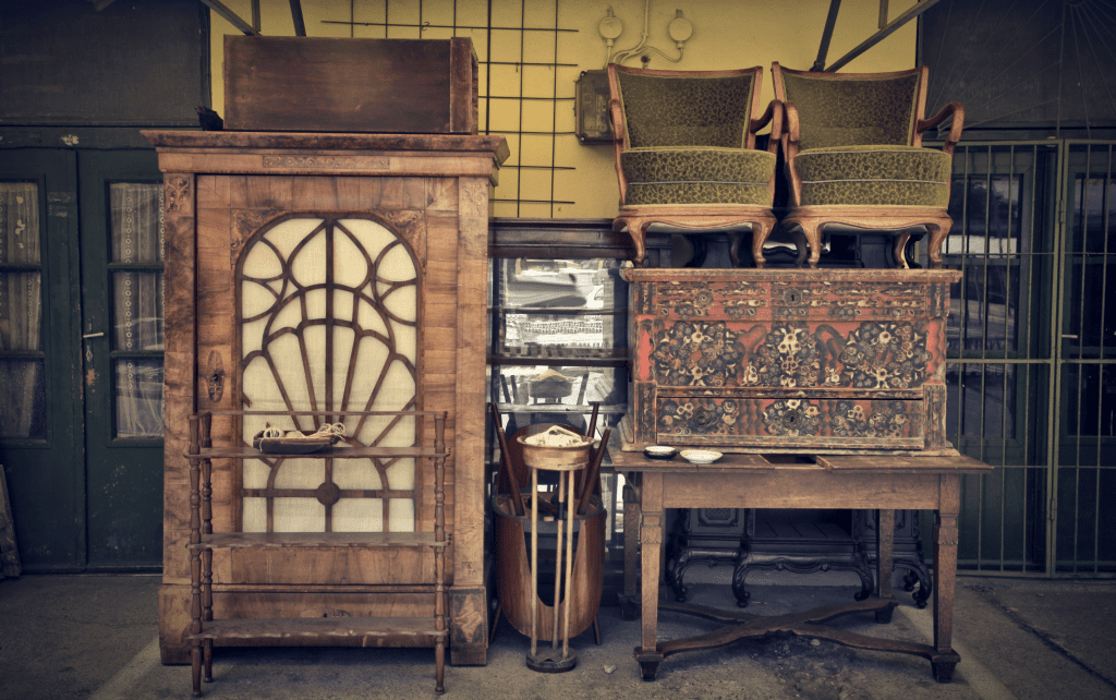 What is the Difference Between Antique and Vintage Furniture and Home Decor in Canada and the United States